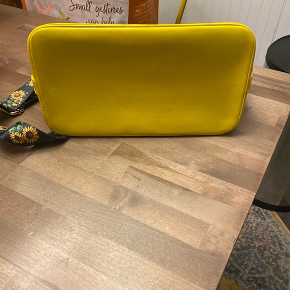 Authentic Alma hand painted custom bottom 💛🌻 - Picture 3 of 3